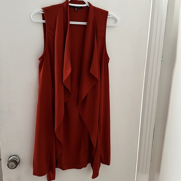 NWOT - Dynamite Burnt Orange Long Sleeveless Blazer - Picture 3 of 5